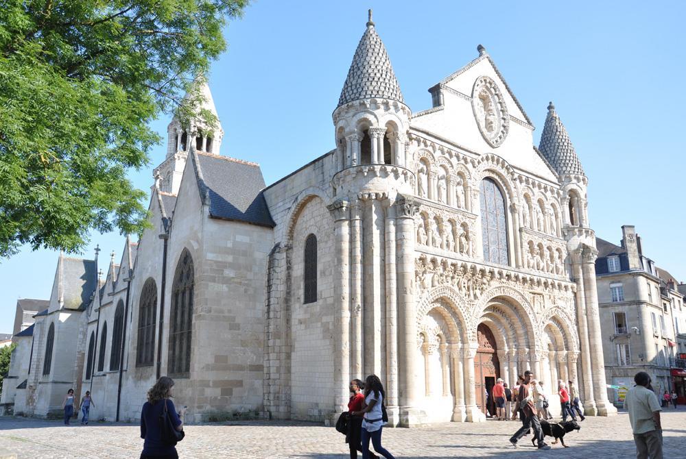 1bispoitiers * Poitiers